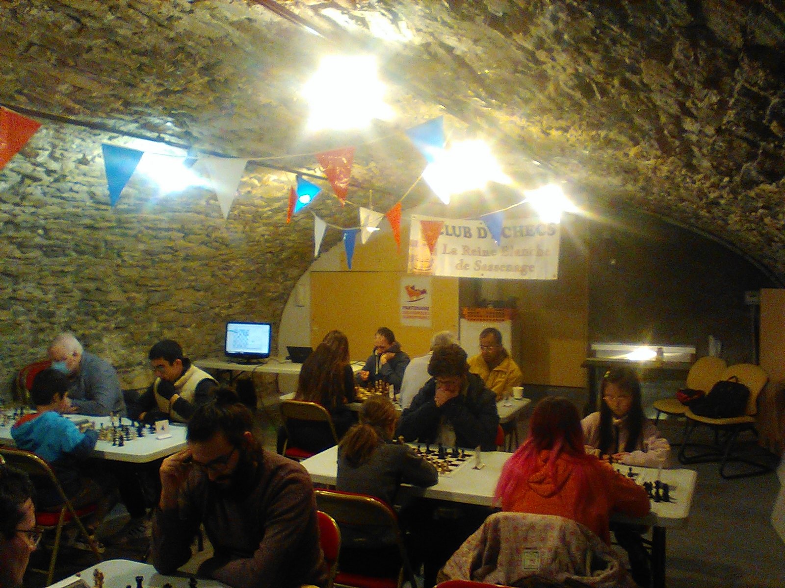 La salle de jeu remplie