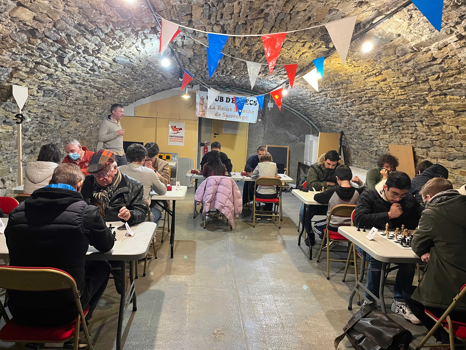 La salle de jeu remplie